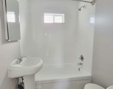 1833 E Harvard Street - Photo Thumbnail 9