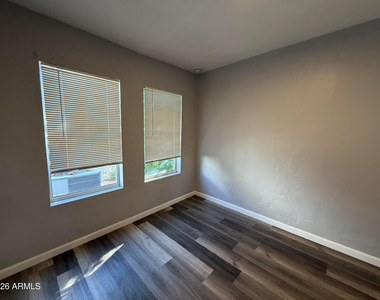 1833 E Harvard Street - Photo Thumbnail 8
