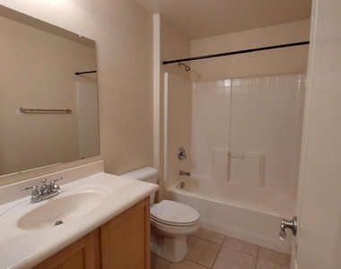 4931 W Escuda Drive - Photo Thumbnail 13