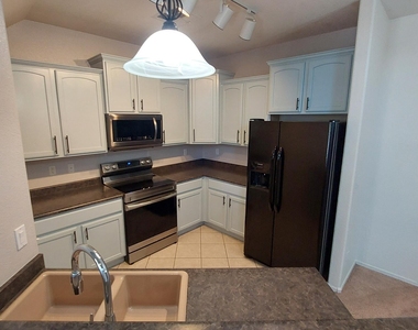 4931 W Escuda Drive - Photo Thumbnail 6