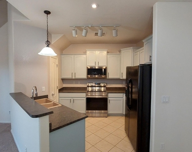 4931 W Escuda Drive - Photo Thumbnail 5