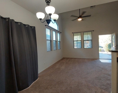 4931 W Escuda Drive - Photo Thumbnail 3