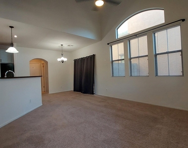 4931 W Escuda Drive - Photo Thumbnail 2