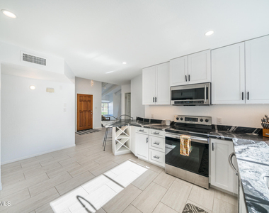 6349 N 78th Street - Photo Thumbnail 3
