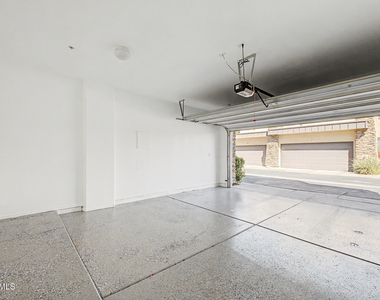 2241 E Pinchot Avenue - Photo Thumbnail 28