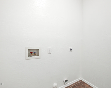 2241 E Pinchot Avenue - Photo Thumbnail 26