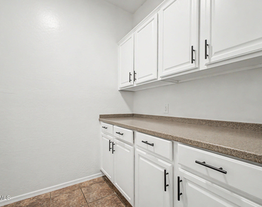 2241 E Pinchot Avenue - Photo Thumbnail 25