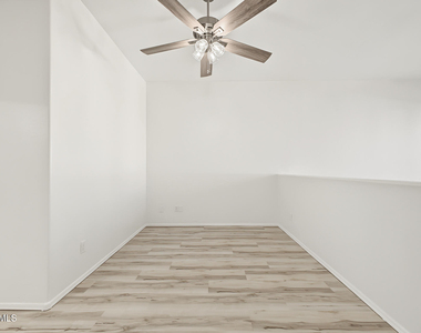 2241 E Pinchot Avenue - Photo Thumbnail 12