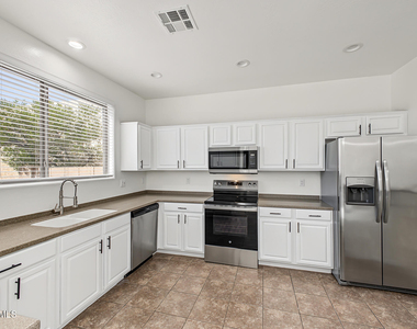 2241 E Pinchot Avenue - Photo Thumbnail 7