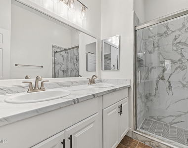 2241 E Pinchot Avenue - Photo Thumbnail 16