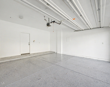 2241 E Pinchot Avenue - Photo Thumbnail 27