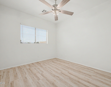 2241 E Pinchot Avenue - Photo Thumbnail 22