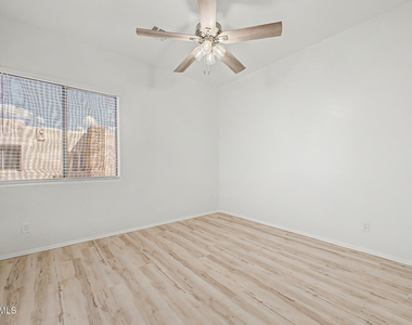 2241 E Pinchot Avenue - Photo Thumbnail 19