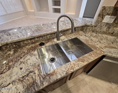 20480 N Canyon Whisper Drive - Photo Thumbnail 9