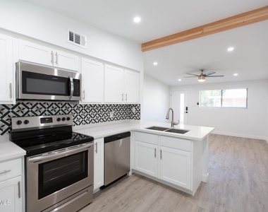 1605 E Montebello Avenue - Photo Thumbnail 5