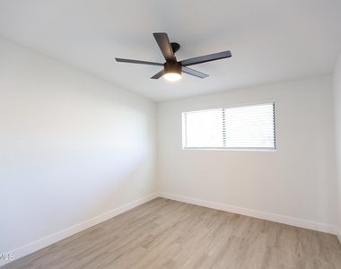 1605 E Montebello Avenue - Photo Thumbnail 7