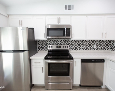 1605 E Montebello Avenue - Photo Thumbnail 3