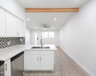 1605 E Montebello Avenue - Photo Thumbnail 4