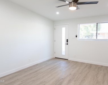 1605 E Montebello Avenue - Photo Thumbnail 2