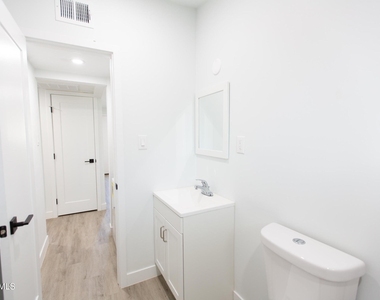 1605 E Montebello Avenue - Photo Thumbnail 10