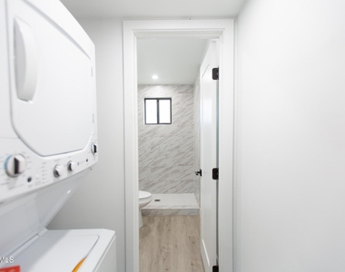 1605 E Montebello Avenue - Photo Thumbnail 6
