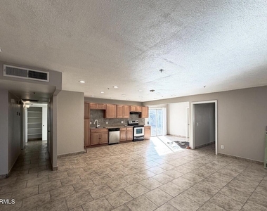 6301 W Earll Drive - Photo Thumbnail 12