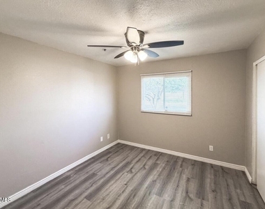 6301 W Earll Drive - Photo Thumbnail 7