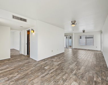 932 E Michigan Avenue - Photo Thumbnail 5