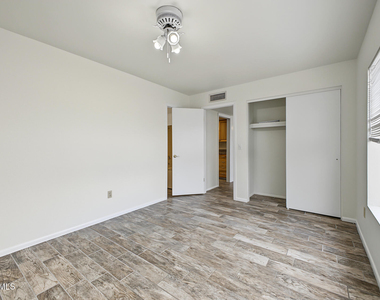932 E Michigan Avenue - Photo Thumbnail 14