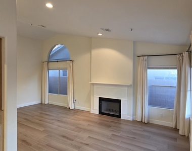 19116 N 91st Street - Photo Thumbnail 6