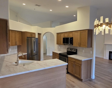 19116 N 91st Street - Photo Thumbnail 4