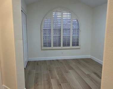 19116 N 91st Street - Photo Thumbnail 14