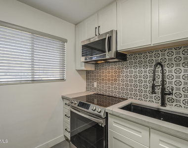 4701 N 68th Street - Photo Thumbnail 7