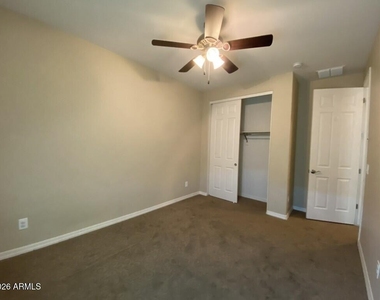 3726 E Angstead Drive - Photo Thumbnail 4