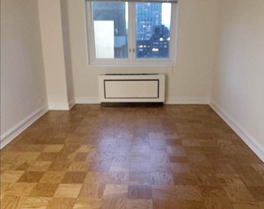 East 71st Street - Photo Thumbnail 7