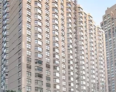 East 71st Street - Photo Thumbnail 15