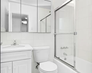 East 71st Street - Photo Thumbnail 2