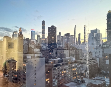 East 71st Street - Photo Thumbnail 4