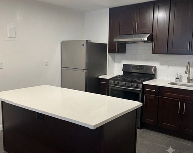 87-7 Elmhurst Avenue - Photo Thumbnail 7