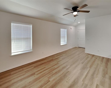 11519 University Drive - Photo Thumbnail 2