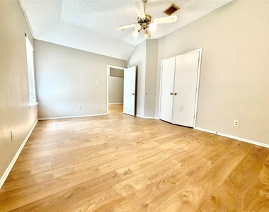 2735 Wentworth Drive - Photo Thumbnail 27
