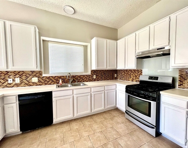 2735 Wentworth Drive - Photo Thumbnail 16