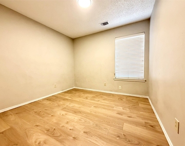 2735 Wentworth Drive - Photo Thumbnail 31