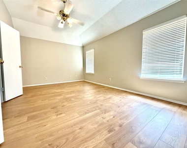 2735 Wentworth Drive - Photo Thumbnail 26