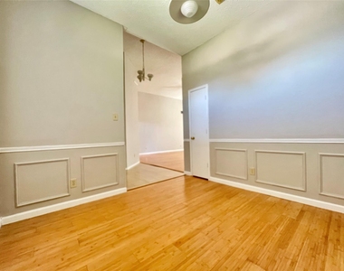 2735 Wentworth Drive - Photo Thumbnail 5