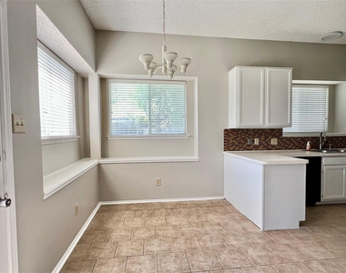 2735 Wentworth Drive - Photo Thumbnail 25