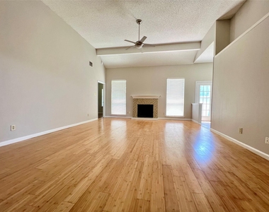 2735 Wentworth Drive - Photo Thumbnail 6