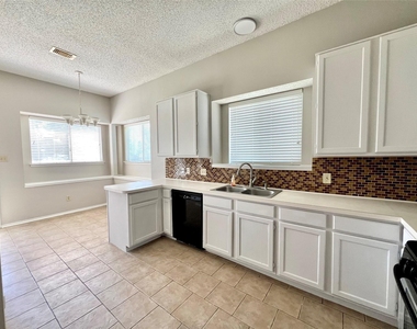 2735 Wentworth Drive - Photo Thumbnail 17