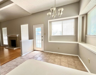 2735 Wentworth Drive - Photo Thumbnail 23