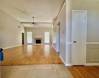 2735 Wentworth Drive - Photo Thumbnail 2